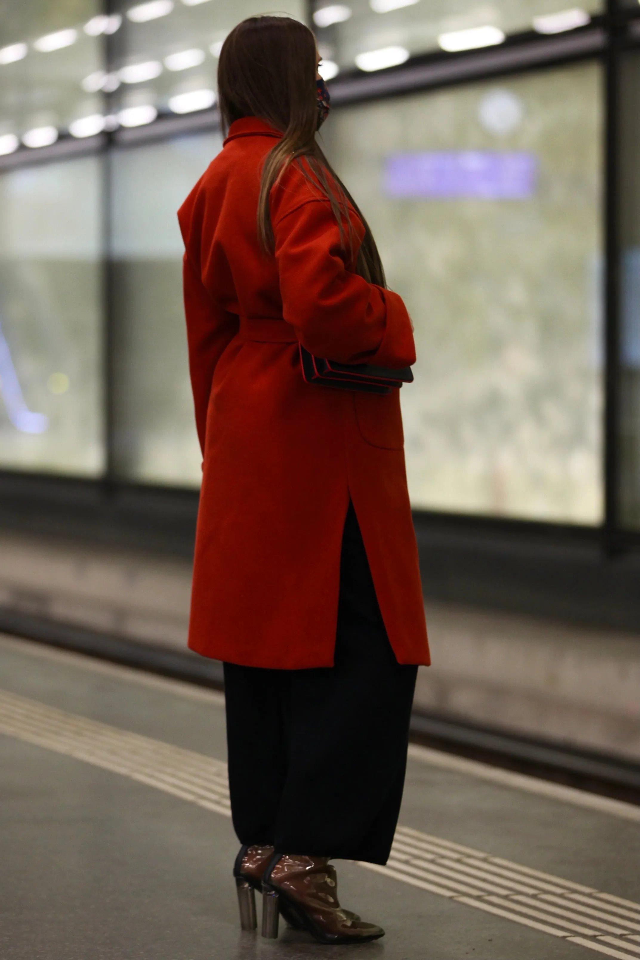 OVERSIZED COAT (BEIGE/RED)