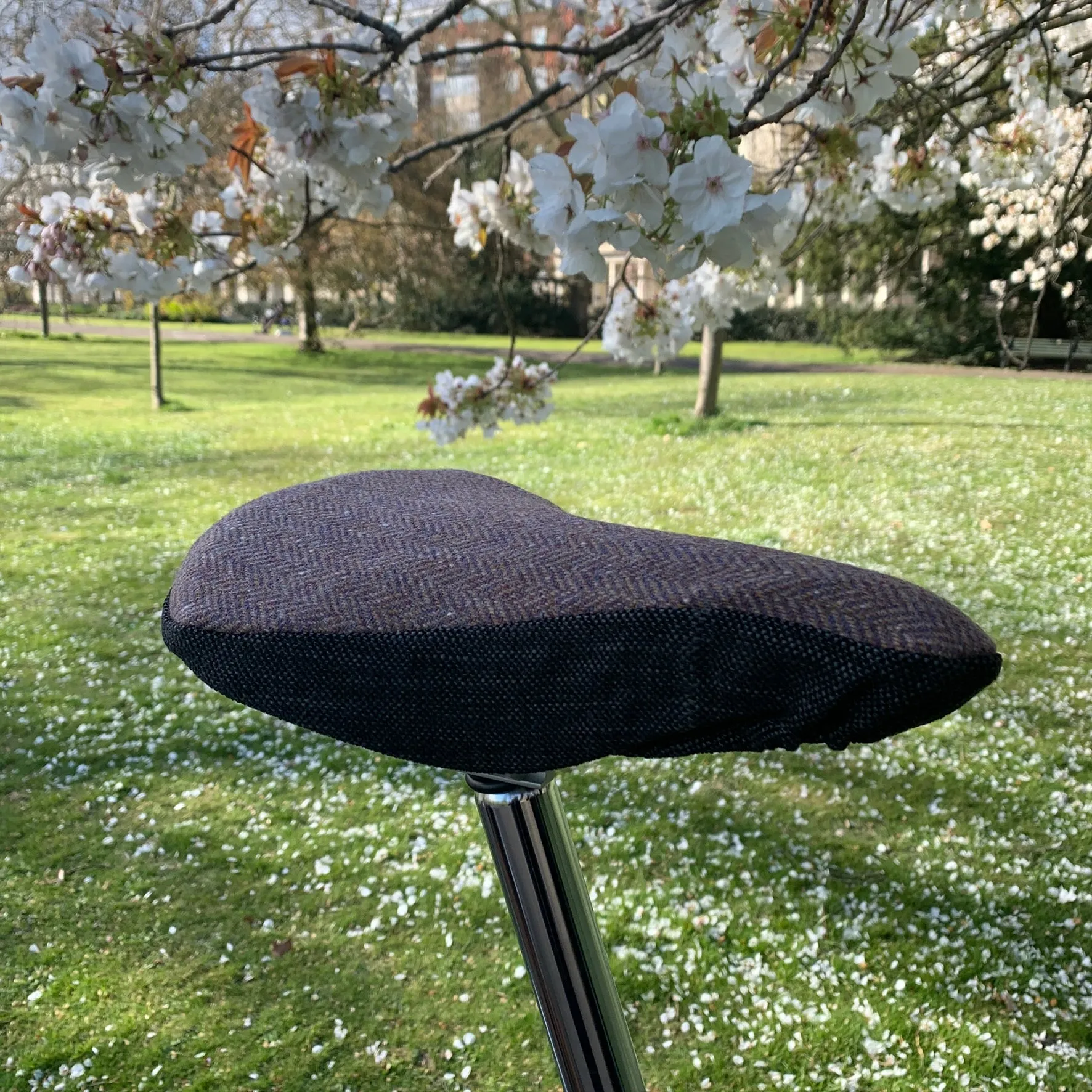 Ross II Saddle Cover - Lavender & Black