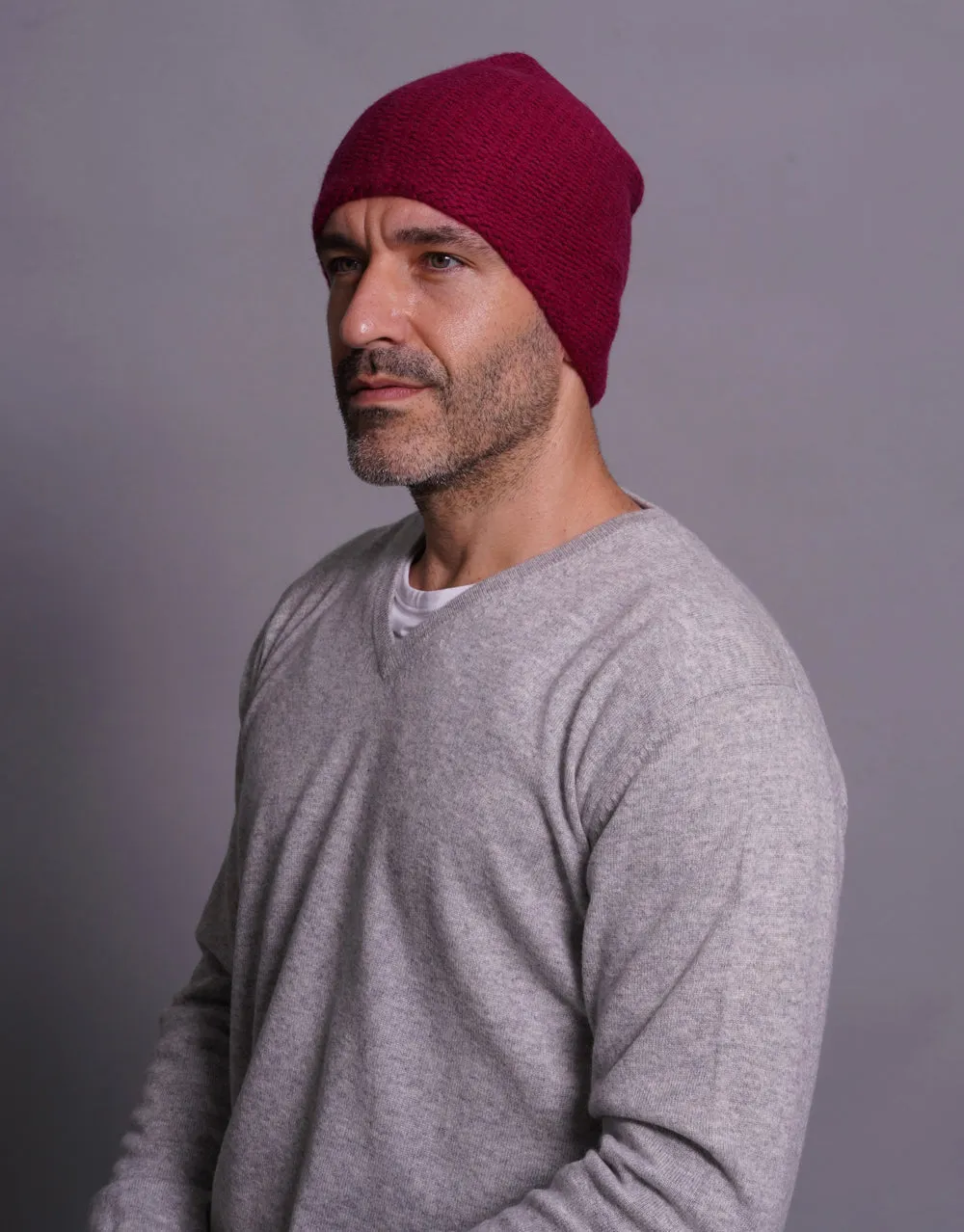 The Cashmere Beanie in Aubergine